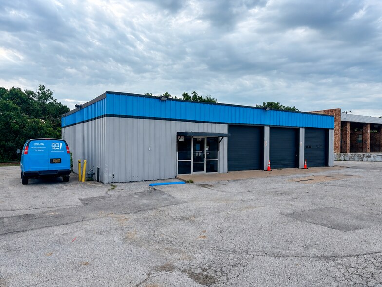 Primary Photo Of 2933 Alta Mere Dr, Fort Worth Auto Repair For Lease