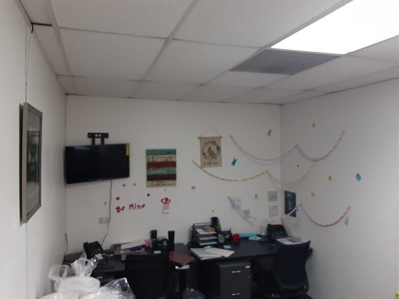 More Photos Of 1615 W Texas St, Fairfield Office Residential For Lease