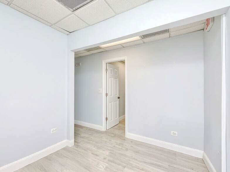 More Photos Of 7880 N University Dr, Tamarac Office Residential For Lease