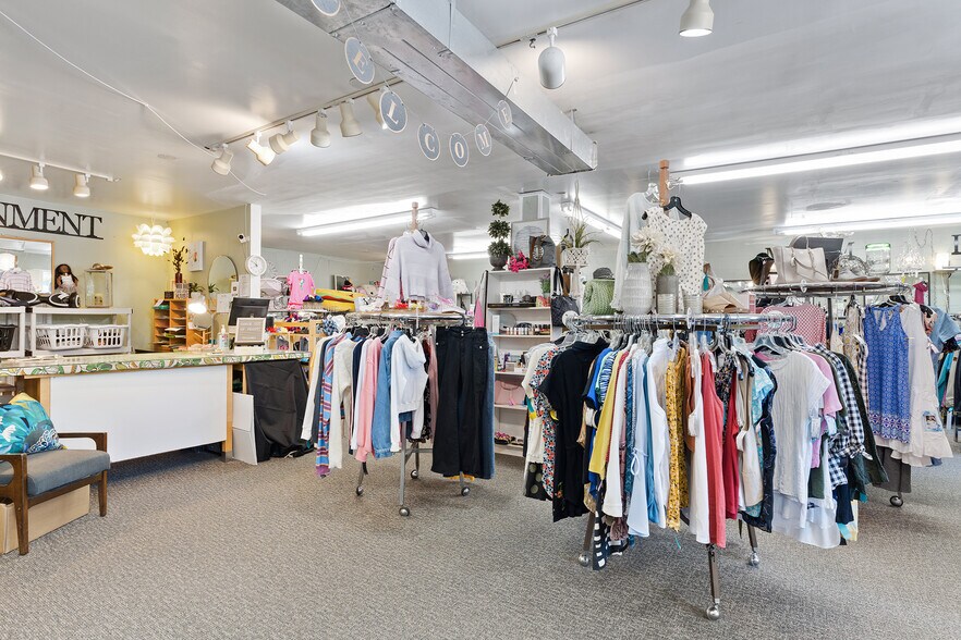 More Photos Of 7409 SW Capitol Hwy, Portland Freestanding For Sale