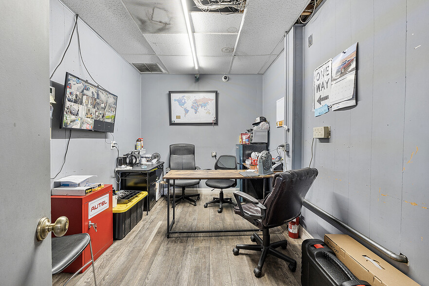 More Photos Of 3593 S Military Trl, Lake Worth Auto Repair For Sale