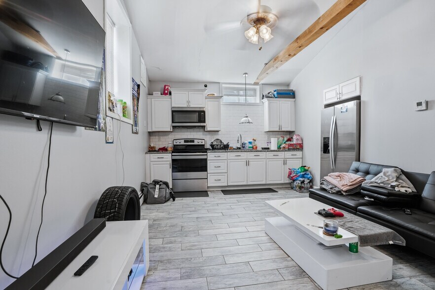 More Photos Of 632 Fall River Ave, Seekonk Apartments For Sale