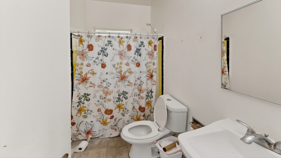 More Photos Of 515-519 18th St, Orlando Warehouse For Lease