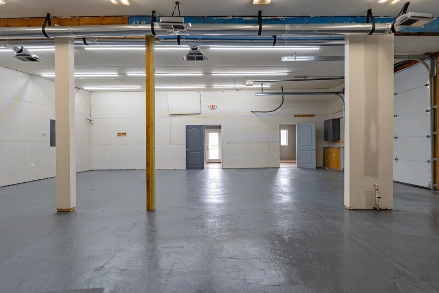 More Photos Of 414 Highway 42, Osage Beach Flex For Lease