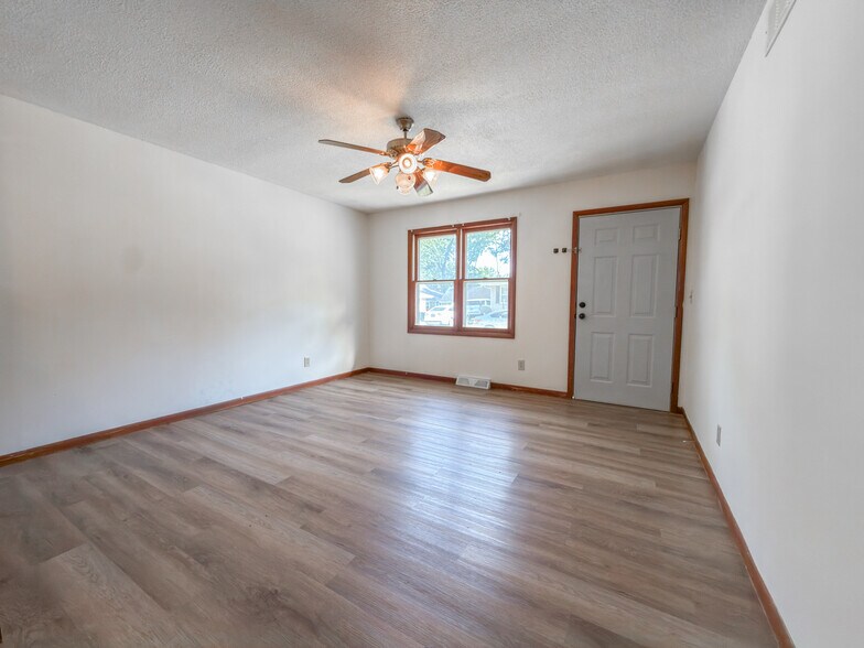 More Photos Of 204 N Walnut St, La Monte Multifamily For Sale