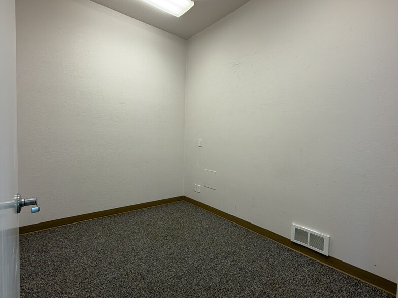 More Photos Of 805 US-101, Bandon General Retail For Sale