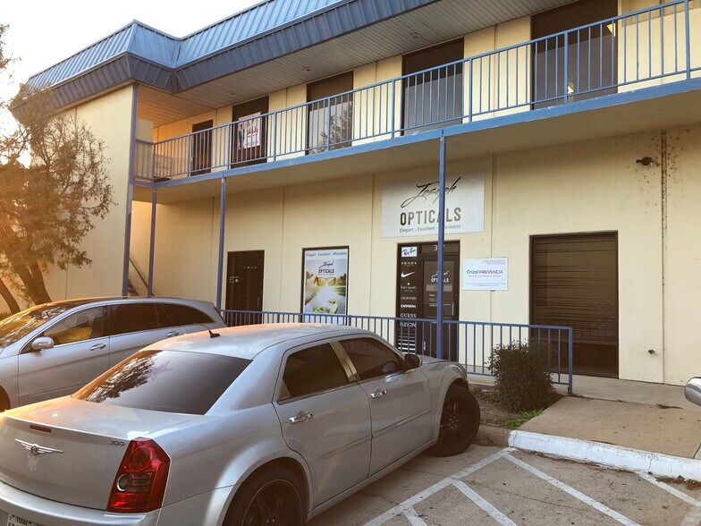 More Photos Of 1039 N Interstate 35E, Carrollton Research And Development For Lease