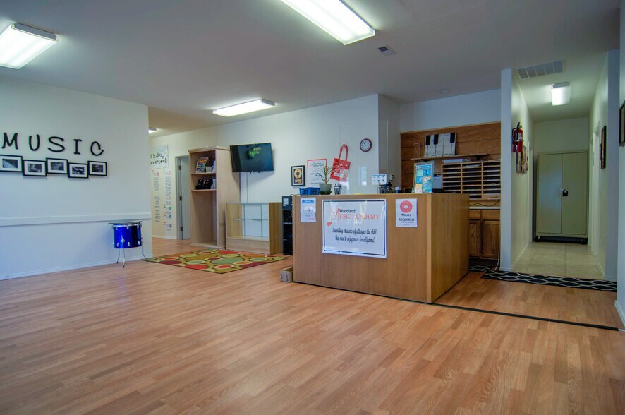 More Photos Of 1900 Belmont Loop, Woodland Storefront Retail Office For Lease