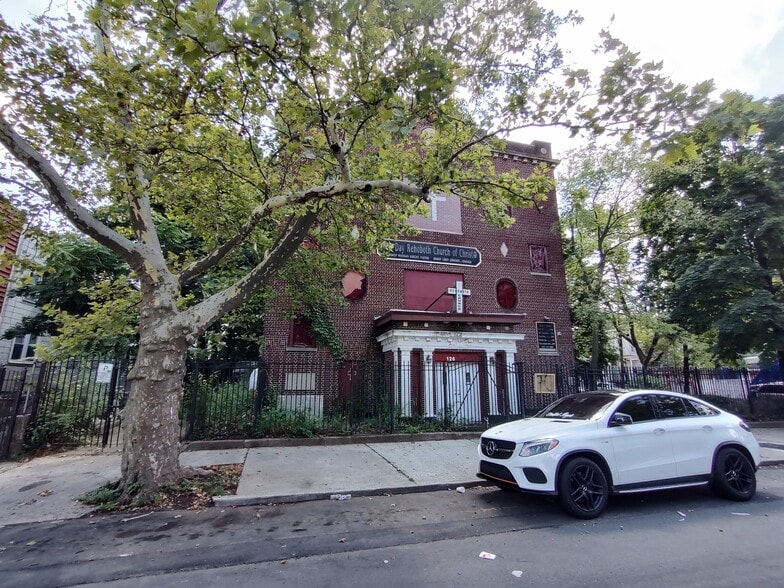 More Photos Of 126 Rutgers Ave, Jersey City Specialty For Sale