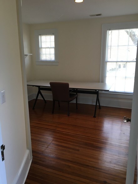 More Photos Of 1821 Cumberland Ave, Charlotte Medical For Lease