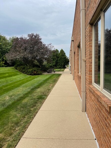 More Photos Of 303 N Hershey Rd, Bloomington Medical For Lease