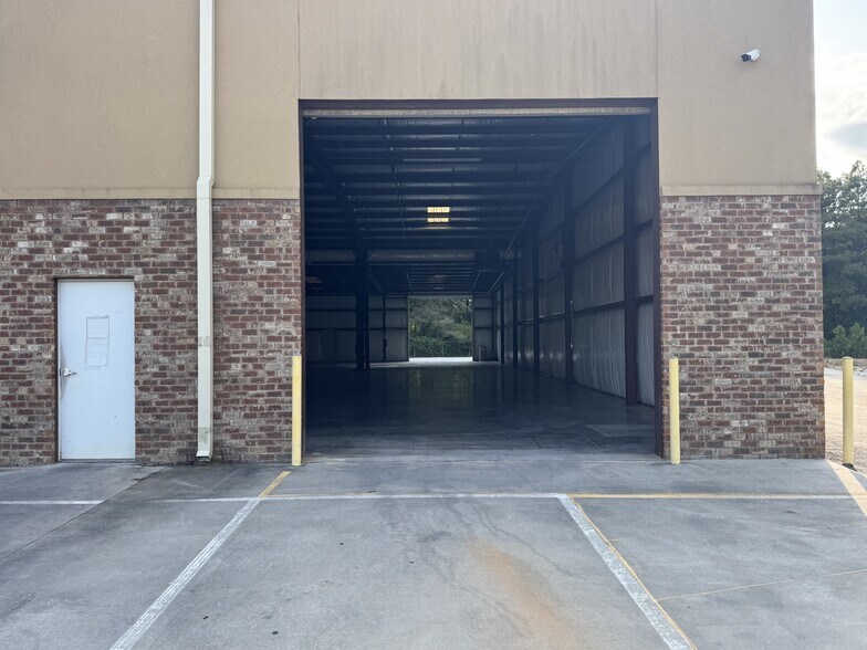 More Photos Of 71 Southern Ct, Hiram Warehouse For Lease