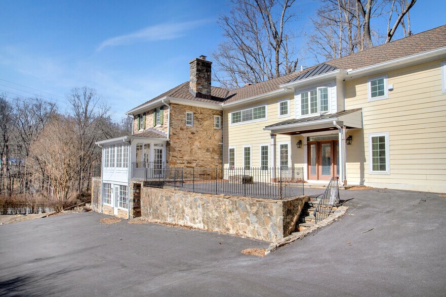 More Photos Of 14943 York Rd, Sparks Glencoe Specialty For Sale