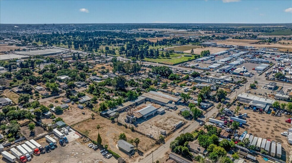 More Photos Of 708 N Pleasant Ave, Fresno Warehouse For Sale