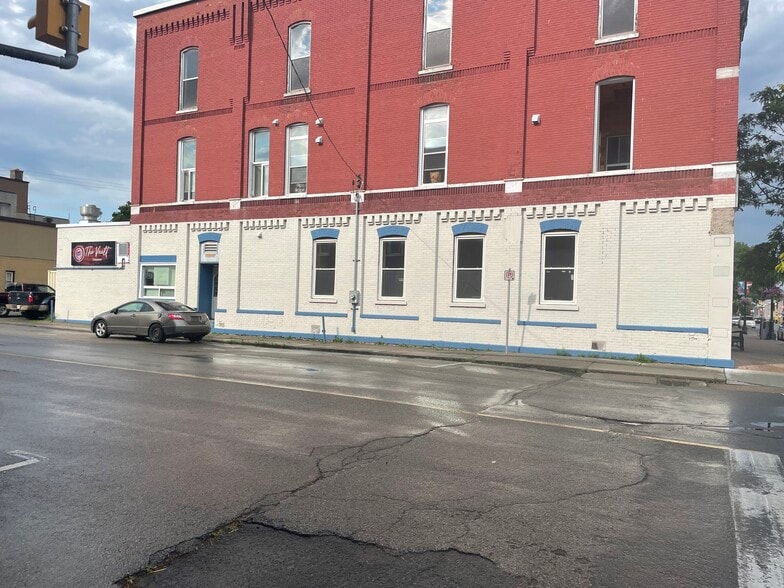 More Photos Of 198 King St W, Prescott General Retail For Lease