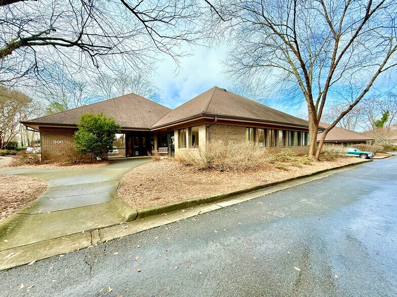 More Photos Of 700 Sunset Dr, Athens Medical For Sale