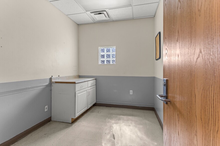 More Photos Of 18917 Joy Rd, Detroit Medical For Sale