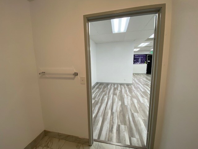 More Photos Of 11232 Vanowen St, North Hollywood Storefront Retail Office For Lease
