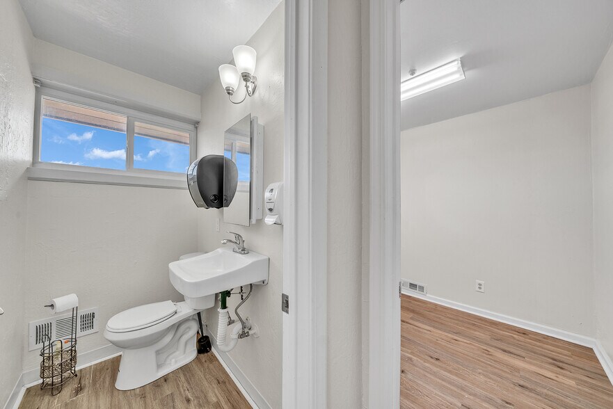 More Photos Of 2820 Broadmoor Ave, Concord Restaurant For Sale