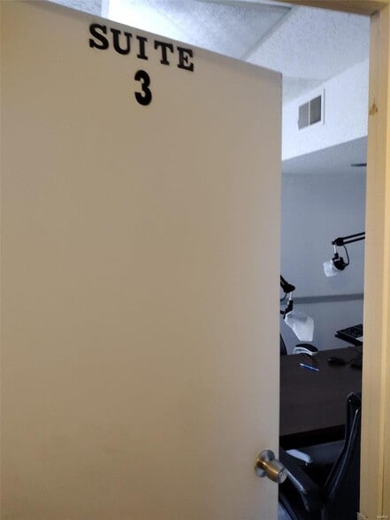 More Photos Of 7950 N Broadway, Saint Louis General Retail For Lease