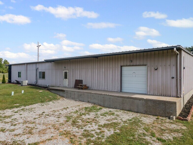 More Photos Of 3160 W Arrow St, Marshall Flex For Sale