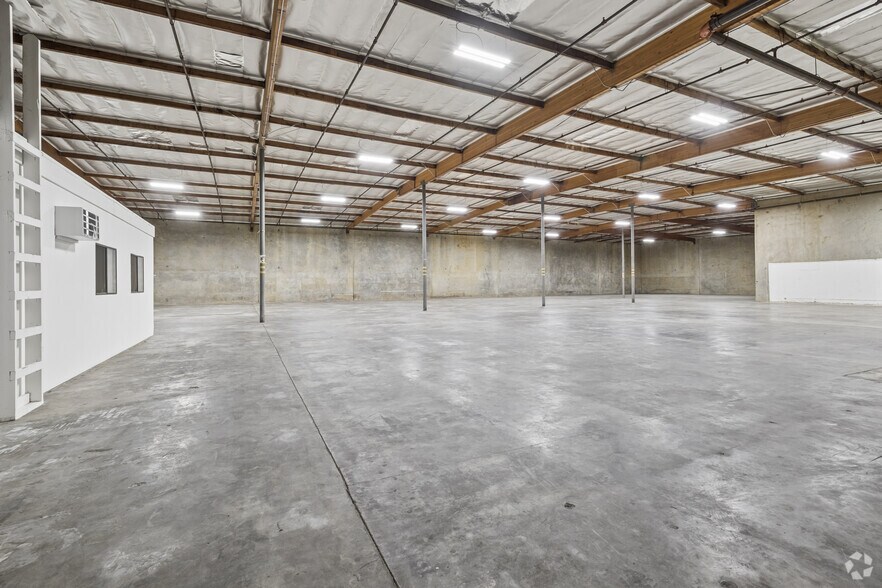 More Photos Of 4800 LittleJohn St, Baldwin Park Warehouse For Lease