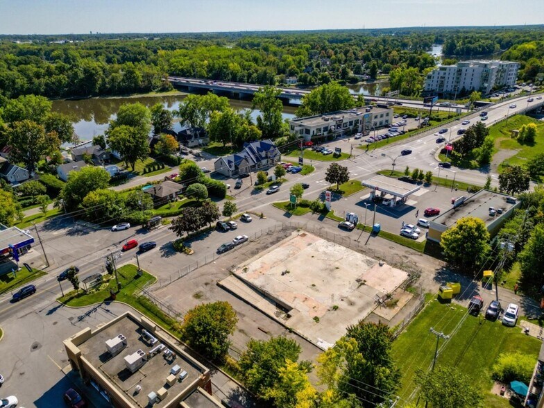 More Photos Of 109 Ch De La Grande-Côte, Boisbriand Land For Sale