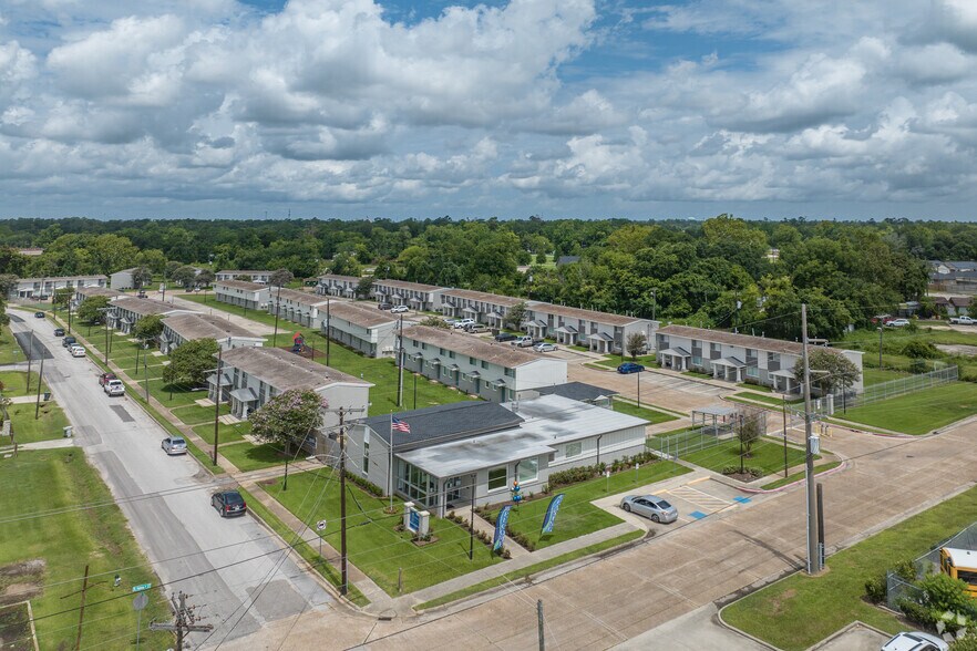 More Photos Of 2020 Cottonwood St, Beaumont Apartments For Sale