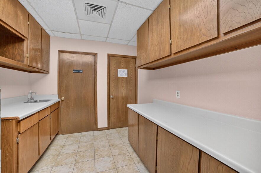 More Photos Of 4018-4026 W Camp Wisdom Rd, Dallas General Retail For Lease