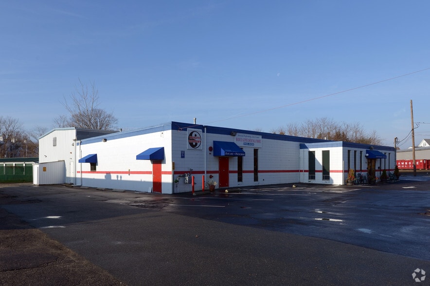 More Photos Of 60 Walnut Grove Ave, Cranston Showroom For Lease