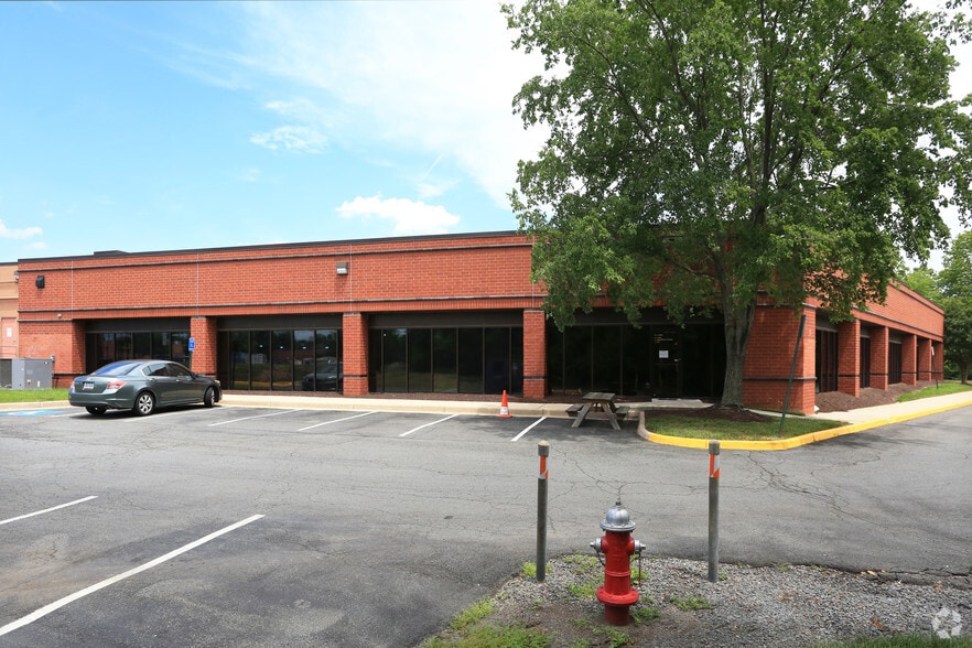 More Photos Of 4230 Lafayette Center Dr, Chantilly Unknown For Lease