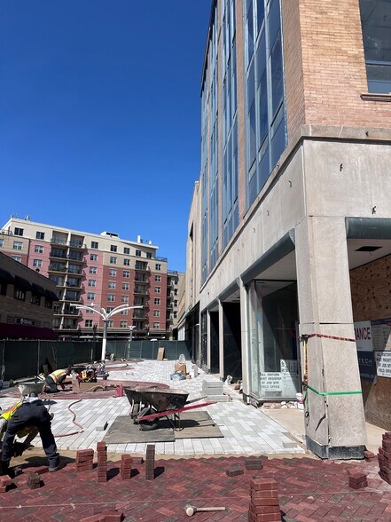 More Photos Of 40 Du Page Ct, Elgin Apartments For Lease