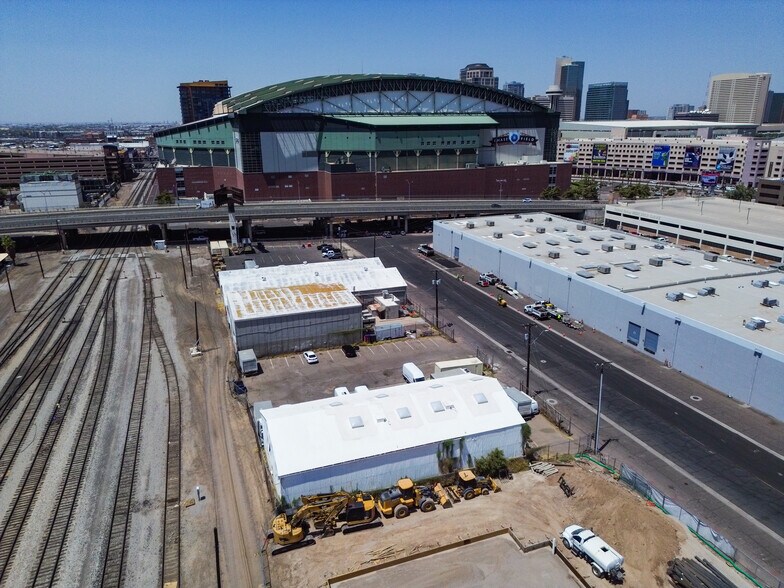 More Photos Of 811 E Jackson St, Phoenix Distribution For Sale