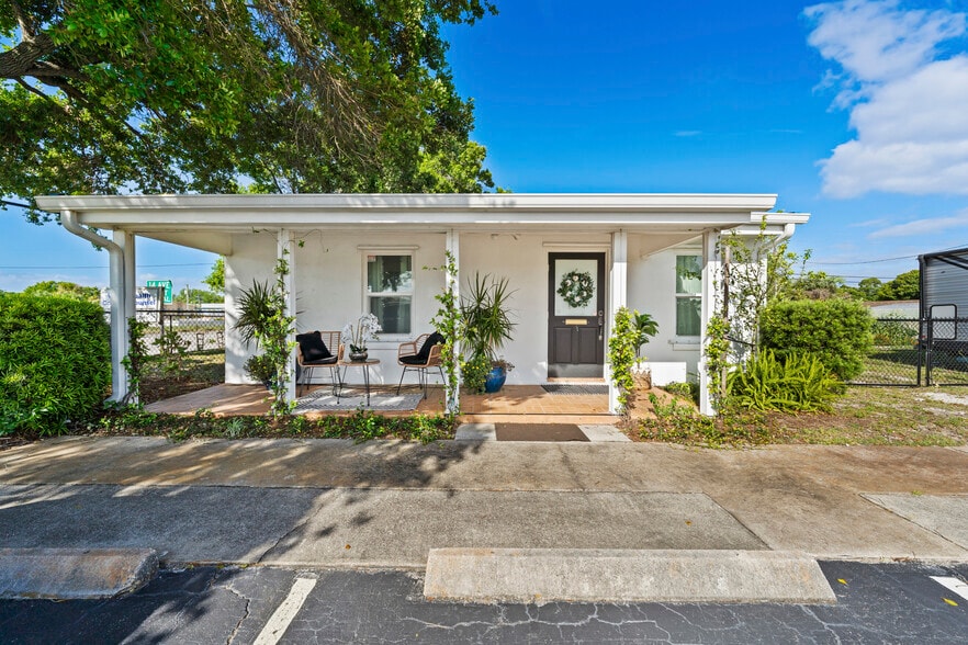 Primary Photo Of 1324 16th St, Vero Beach Office For Sale