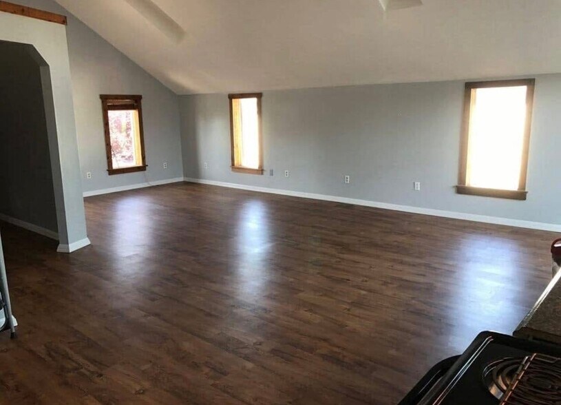 More Photos Of 545 E Main St, Lancaster Office Residential For Sale