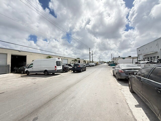 More Photos Of 14020 NW 19th Ave, Miami Warehouse For Lease