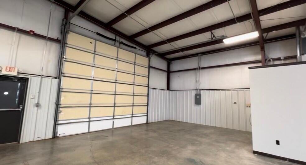 More Photos Of 111 Spacegate Dr, Huntsville Warehouse For Sale