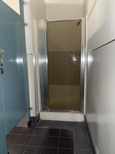 More Photos Of 7442 Vincent Cir, Huntington Beach Manufacturing For Lease