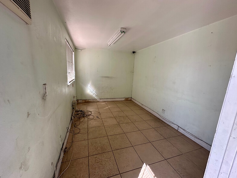 More Photos Of 514 Glenoaks Blvd, San Fernando Land For Lease