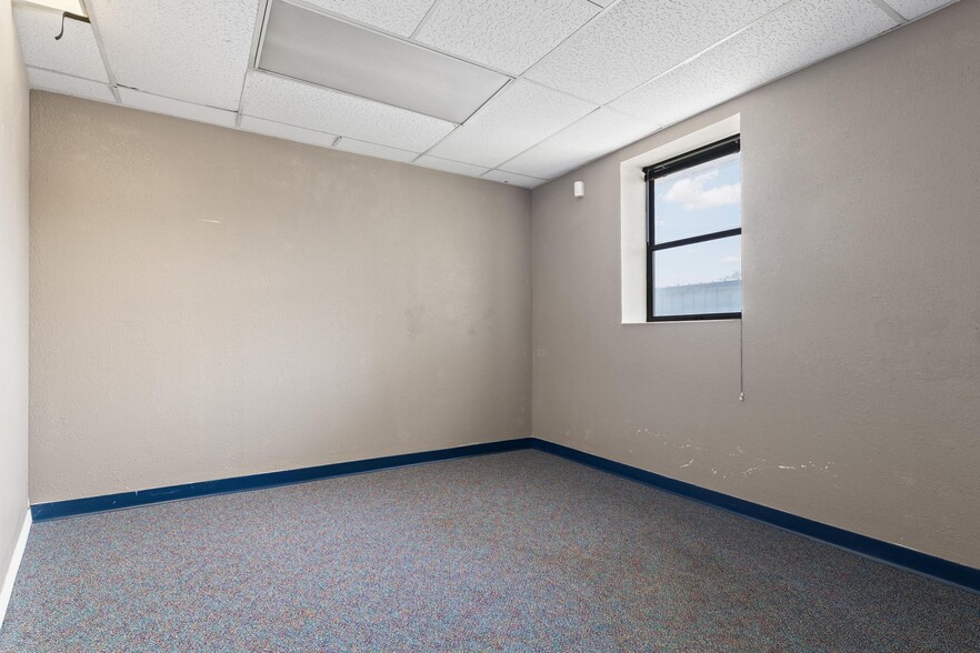 More Photos Of 5021 W Nassau St, Tampa Manufacturing For Sale