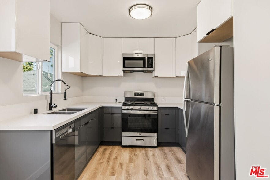 More Photos Of 1838 20th St, Santa Monica Apartments For Sale
