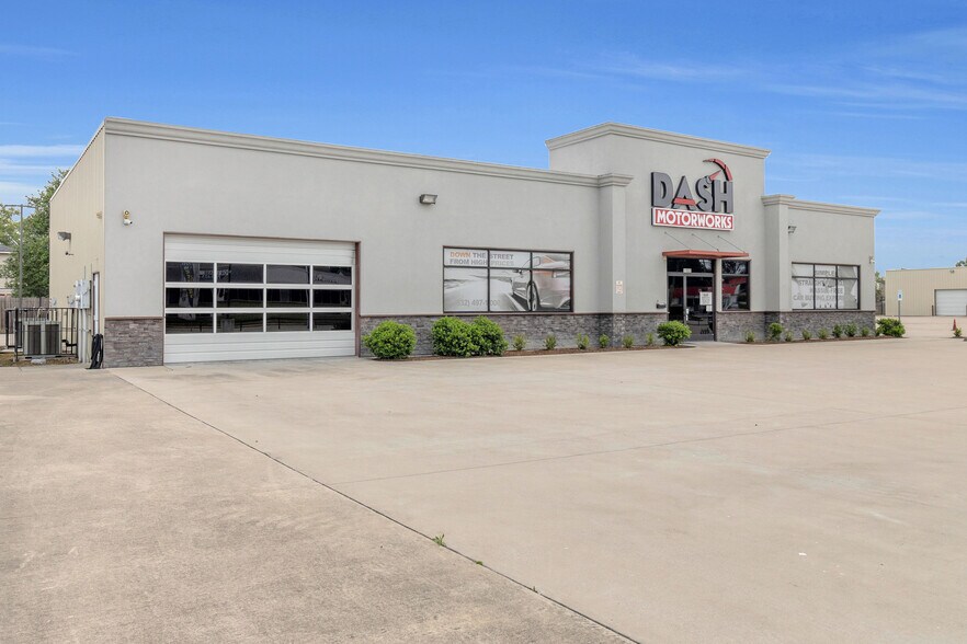 More Photos Of 11930 Bammel North Houston Rd, Houston Warehouse For Lease