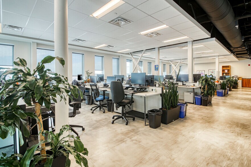 More Photos Of 7171 Rue Frederick-Banting, Saint-Laurent Medical For Lease