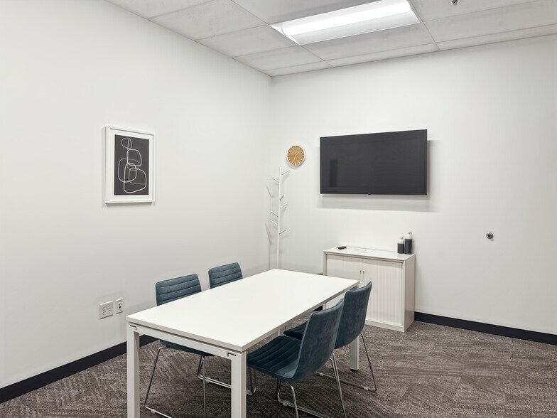 More Photos Of 1904 W Parkside Ln, Phoenix Coworking Space