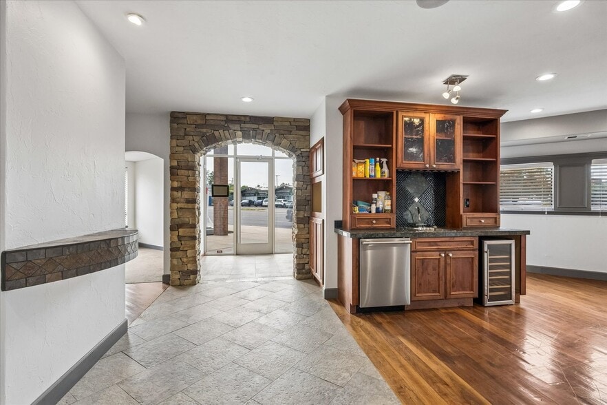 More Photos Of 1109 W Littleton Blvd, Littleton Office For Sale