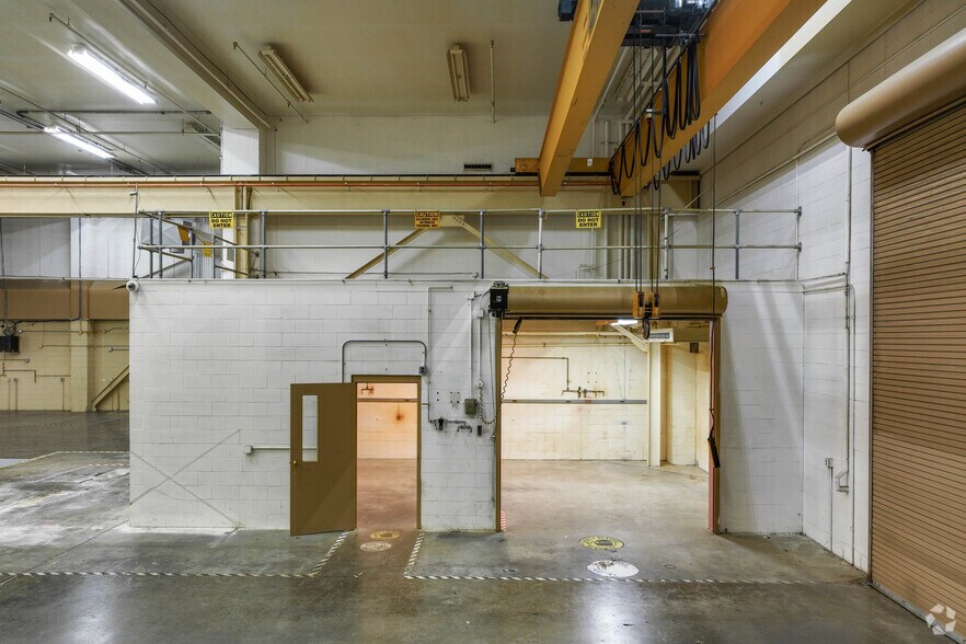 More Photos Of 615 Epsilon Dr, Pittsburgh Light Manufacturing For Sale