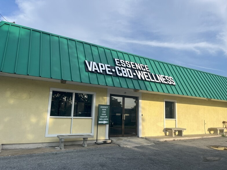 More Photos Of 19 E Broadway St, Oviedo Freestanding For Lease