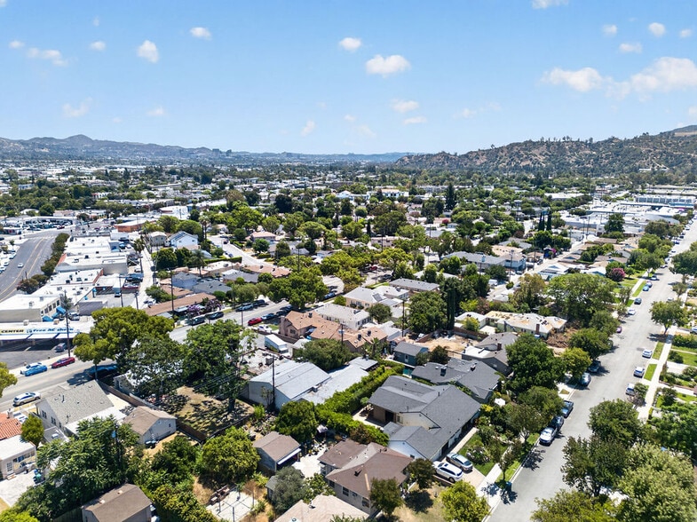 More Photos Of 435 S Main St, Burbank General Retail For Sale