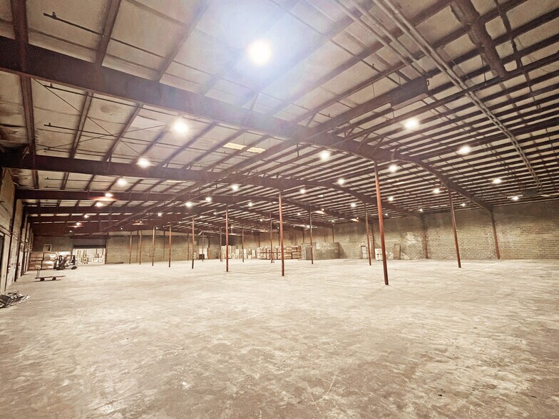 More Photos Of 2118-2120 Commerce Dr, Cayce Warehouse For Lease