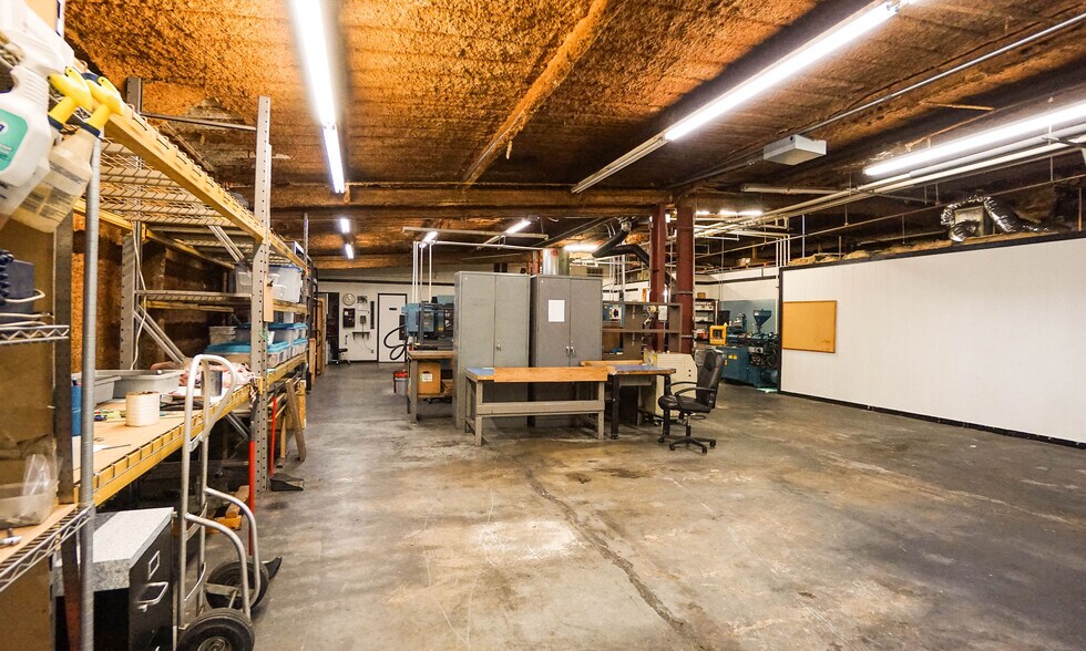 More Photos Of 1413 Sam Bass Rd, Round Rock Warehouse For Lease